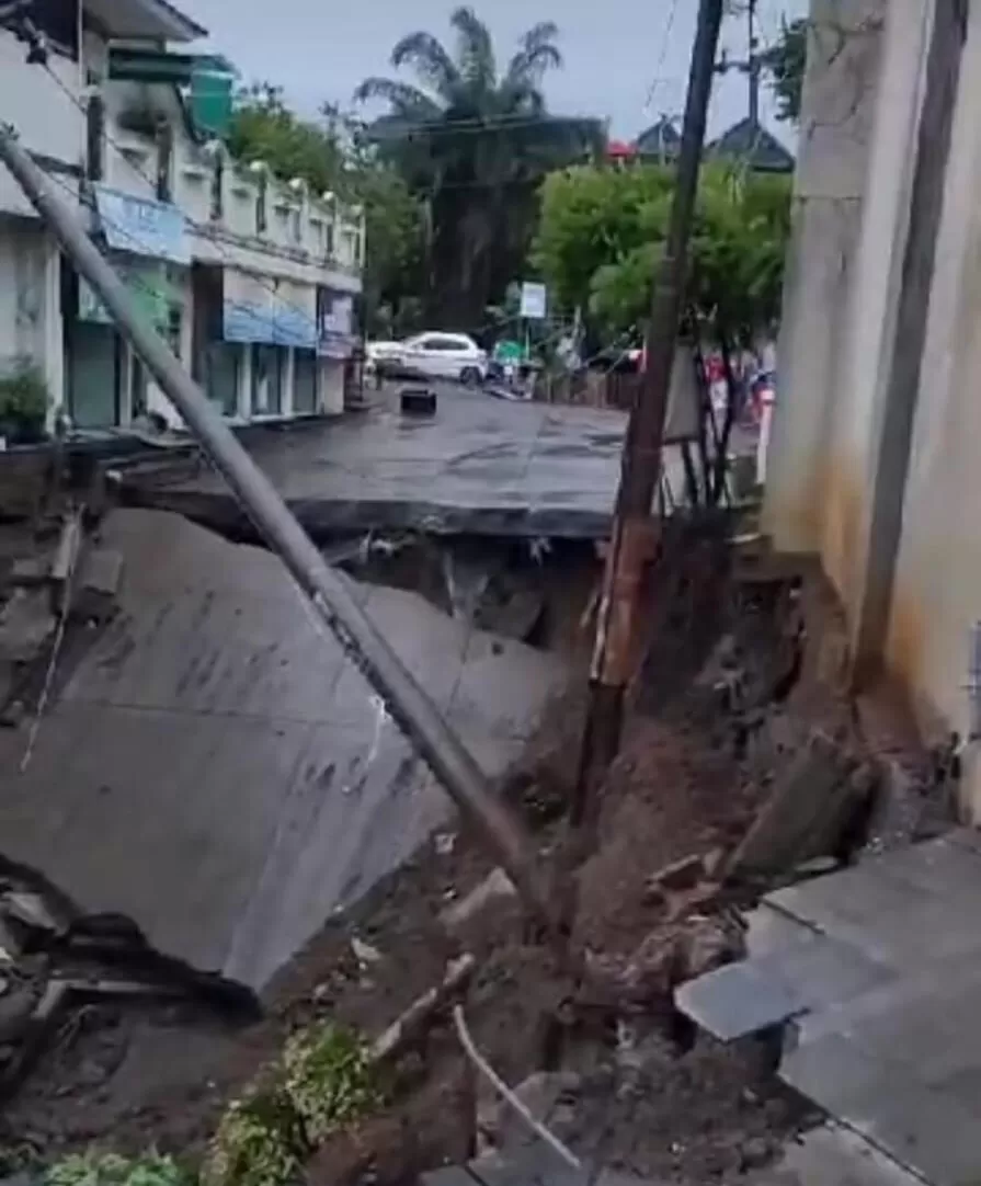 Jalan Permata Puri Ambles