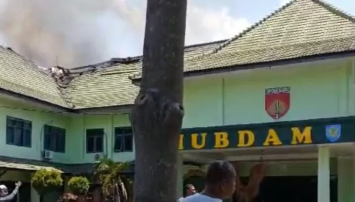 Gedung Perhubungan Kodam IV/Diponegoro Kebakaran