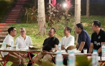 Presiden Jokowi Nikmati Malam di IKN Bersama Para Menteri