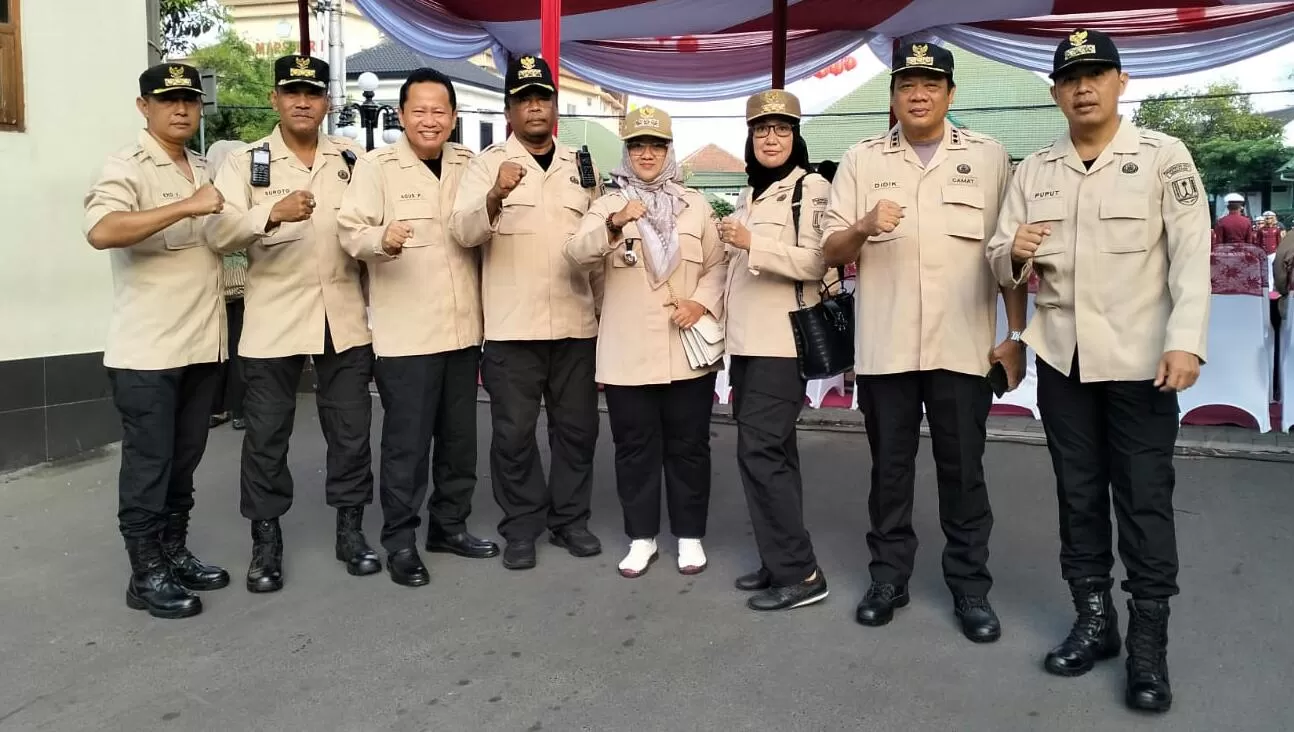 Sebagian Camat Kota Semarang berfoto bersama usai mengikuti kegiatan upacara bendera di Kota Semarang. Foto : Dok