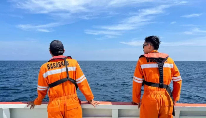 Tim SAR Lakukan Pencarian Seorang Penumpang KMP Lawit yang Dikabarkan Lompat ke Laut Jepara