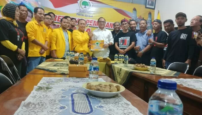 Terima Surat Tugas Maju Pilwakot, Iswar Aminuddin Merapat ke Partai Golkar