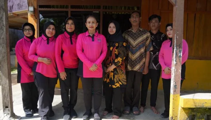 Ketum Bhayangkari Kunjungi Anggota Dan Anaknya Yang Terbaring Sakit