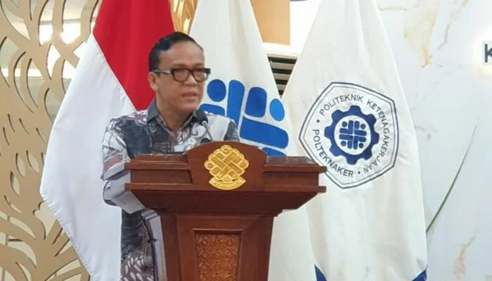 Hadiri Wisuda Program Sarjana Polteknaker, Wamenaker Immanuel Ebenezer Berharap Lahir SDM Unggul dan Berakhlak