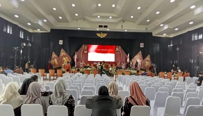 Pengamat Politik : Debat Publik Kedua Pilkada Wonosobo Menguji Kapasitas Paslon dalam Meyakinkan Pemilih Swing Voters dan Undecided Voters