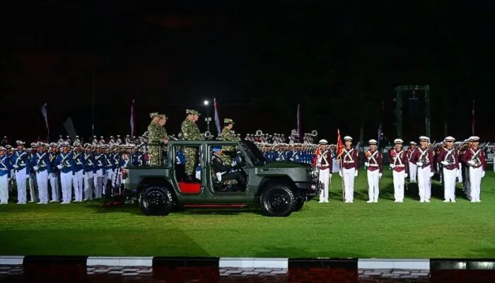 Panglima TNI Hadiri Parade Senja dan Penurunan Bendera Dipimpin Presiden RI Prabowo Subianto