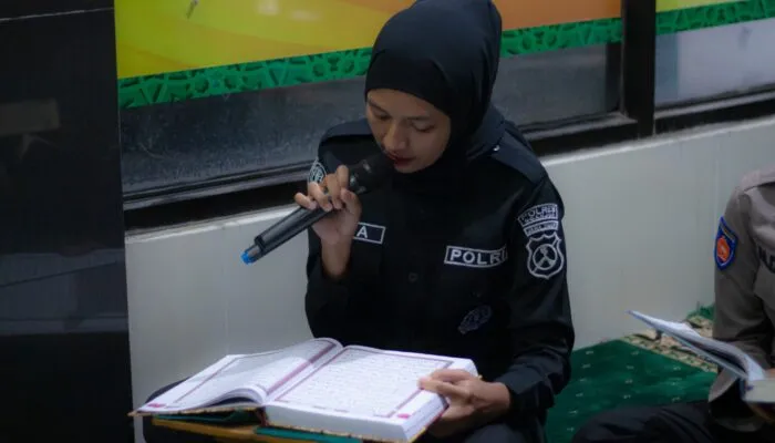 Isi Ramadan dengan Ibadah, Polwan dan ASN Polres Nganjuk Rutin Tadarus di Masjid Al-Ikhlas 