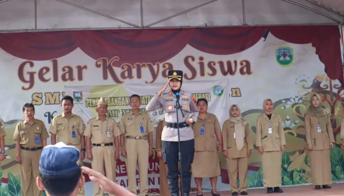 Pimpin upacara hari senin, Kapolres Semarang berikan himbuan di SMPN 2 Ungaran