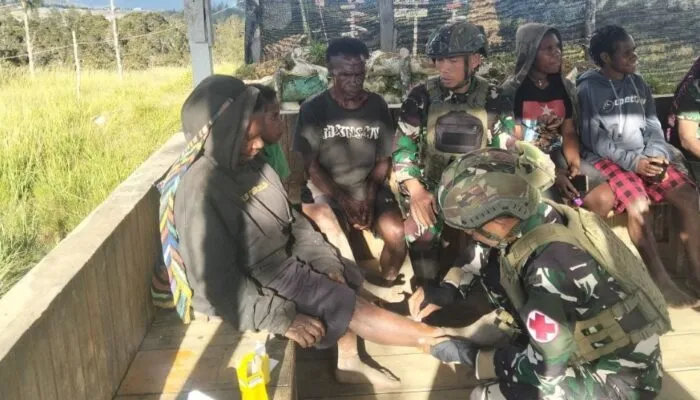 Satgas Yonif 700 Beri Layanan Kesehatan Gratis ke Warga Distrik Ilaga Puncak Papua