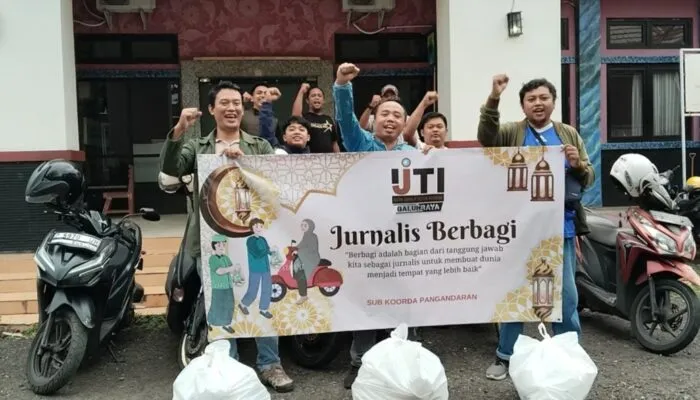 IJTI Galuh Raya Pangandaran Bagikan Nasi Timbel Jelang Berbuka Puasa