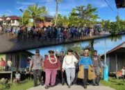 Kunjungi Kampung Peradaban Kokonao, Susi Rettob Disambut Antusias Warga di Tengah Kepungan Air Laut Pasang