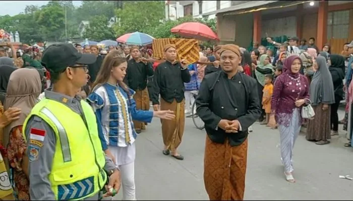 Merawat Warisan Leluhur, Menguatkan Identitas: Tradisi Apitan Sugihmanik sebagai Edukasi dan Advokasi Budaya