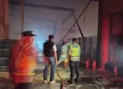 Gudang Produksi PT. SAS Kreasindo Utama di Kramat Terbakar, Polres Tegal Sigap Lakukan Penanganan