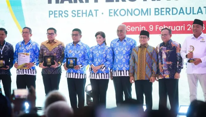 Gubernur Banten Raih PWI Awards di Puncak HPN 2026 di Serang
