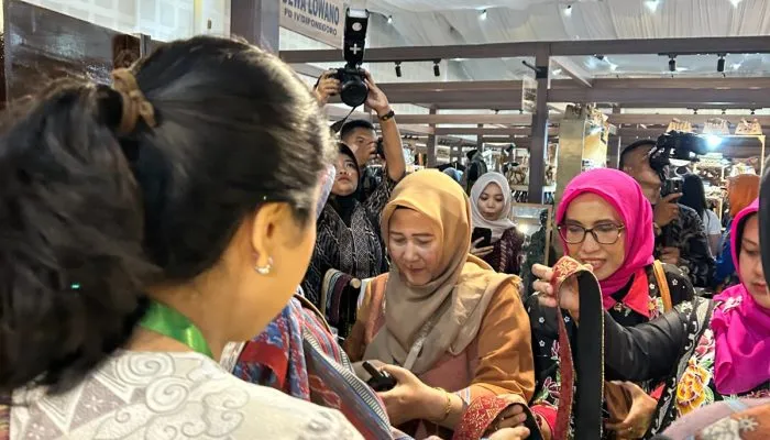YD Strap Bag Tenun Tutup Pameran Persit Bisa Vol. II dengan Penjualan 176 Produk