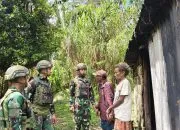 Gerakkan Binter Anjangsana, Satgas Yonif 521/DY Berikan Pelayanan Kesehatan bagi Warga Kurima