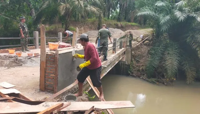 Kodim 0209/LB Rampungkan Pembangunan Jembatan Beton Penghubung Dua Desa di Labuhanbatu Utara