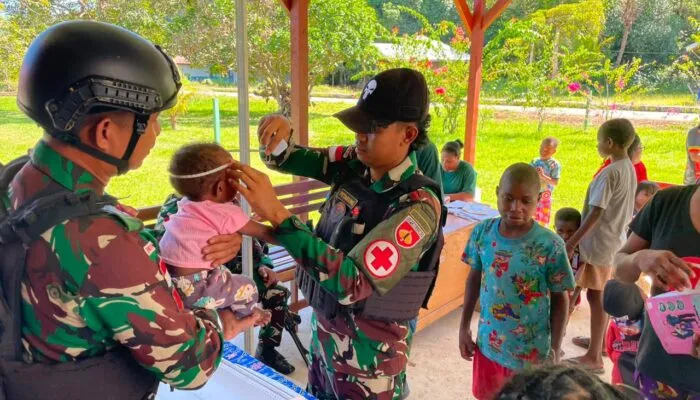 Satgas Yonif 410/Alugoro Berikan Pelayanan Kesehatan Gratis bagi Warga Pedalaman Papua Barat