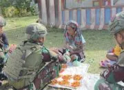 Satgas Yonif 521/DY Borong Hasil Tani Mama Papua, Dorong Ekonomi Kerakyatan di Mamberamo Tengah