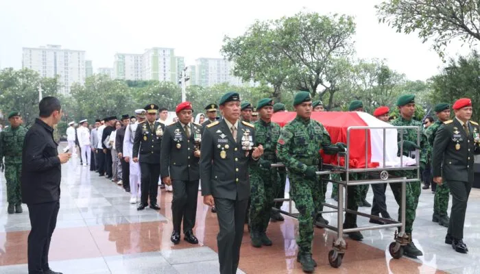 KASAD Berikan Penghormatan Terakhir kepada Jenderal TNI (Purn) Ryamizard Ryacudu di TMP Kalibata