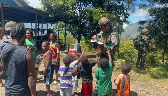 Pererat Sinergi di Papua, Satgas Pamtas Yonif 645/Gty Gelar Anjangsana di Distrik Napua