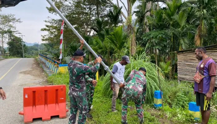 123 Lampu Tenaga Surya Terangi Kampung Binaan di Keerom, Satgas Yonif 643/Wns Perkuat Keamanan dan Kemanunggalan TNI-Rakyat
