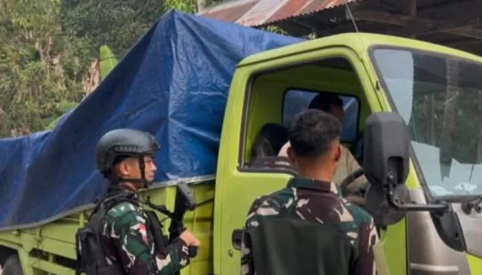 Satgas Yonif 147/KGJ Periksa Kendaraan di Kramamongga