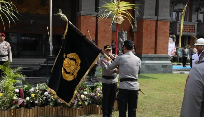 Polda Bali Gelar Upacara Penyerahan Pataka “Sura Dwipa Sarva Bavena” kepada Kapolda Baru