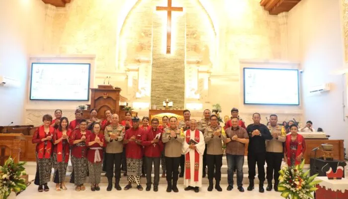Minggu Kasih di GKPB Kristus Kasih Denpasar, Kapolda Bali Perkuat Kedekatan Polri dengan Masyarakat